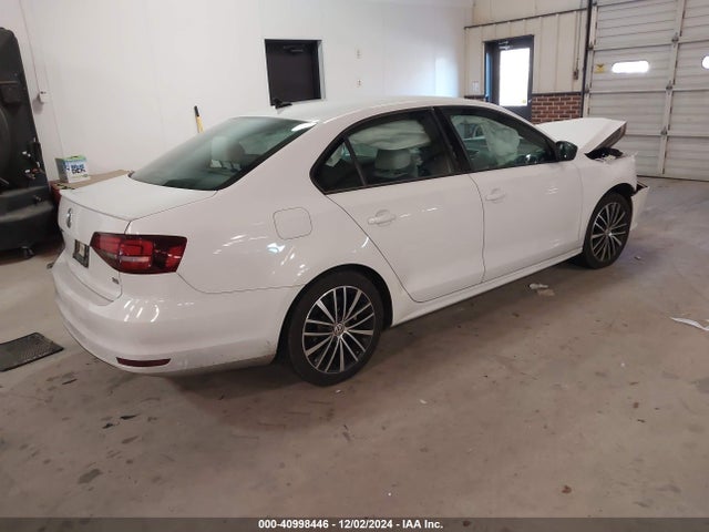 3VWD17AJ3GM404879 Volkswagen Jetta 1.8t Sport