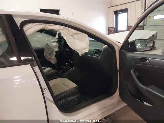 3VWD17AJ3GM404879 Volkswagen Jetta 1.8t Sport