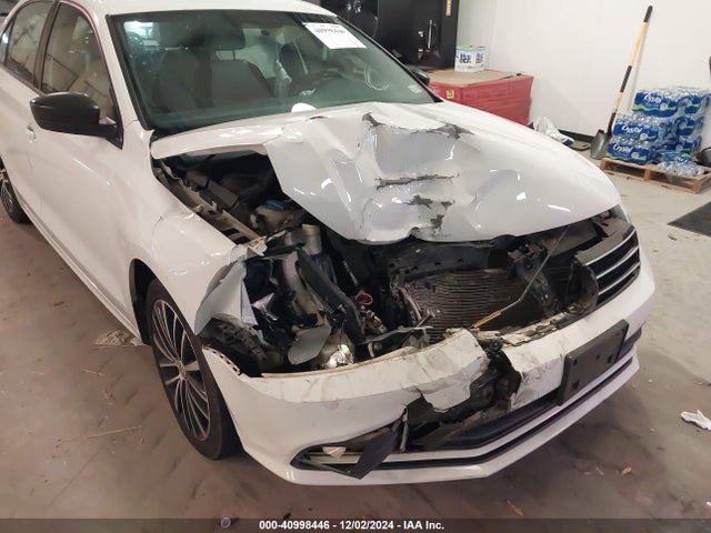 3VWD17AJ3GM404879 Volkswagen Jetta 1.8t Sport