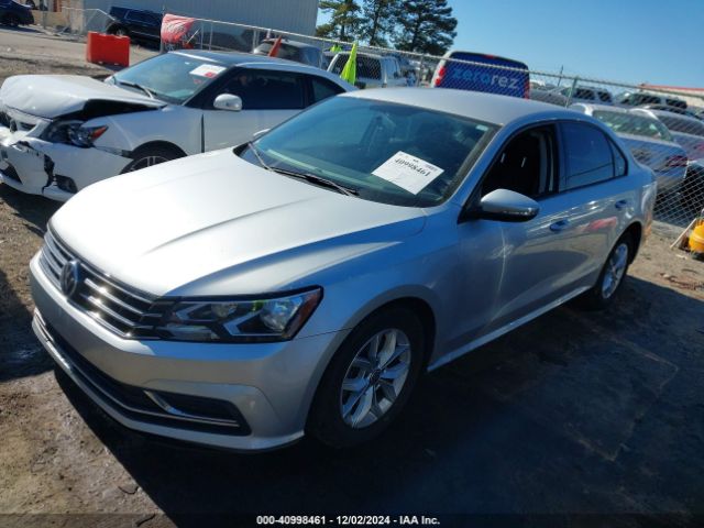 1VWAA7A3XJC010423 Volkswagen Passat 2.0t R-line/2.0t S