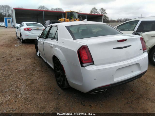 2022 CHRYSLER 300 2C3CCADG6NH190993 Photo 2