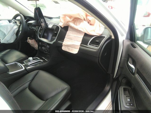 2022 CHRYSLER 300 2C3CCADG6NH190993 Photo 4