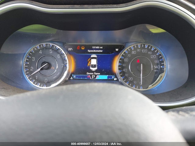 Chrysler 200 C 2015 1C3CCCCB1FN718983 Image 7