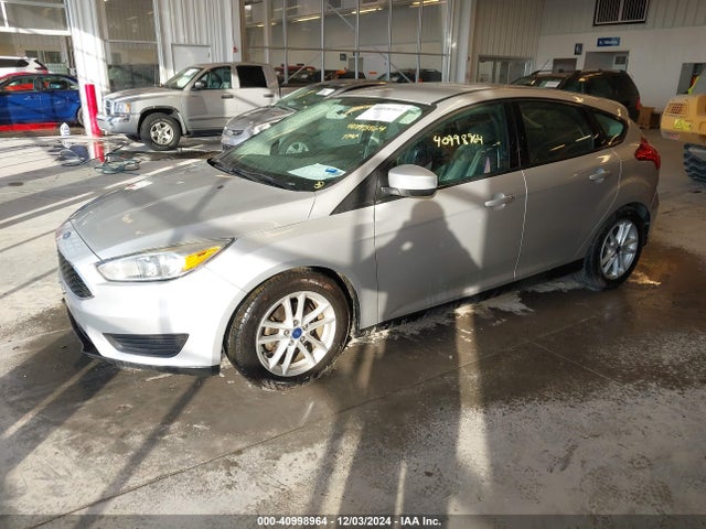 Ford FOCUS SE 2018 1FADP3K27JL326932 Image 2