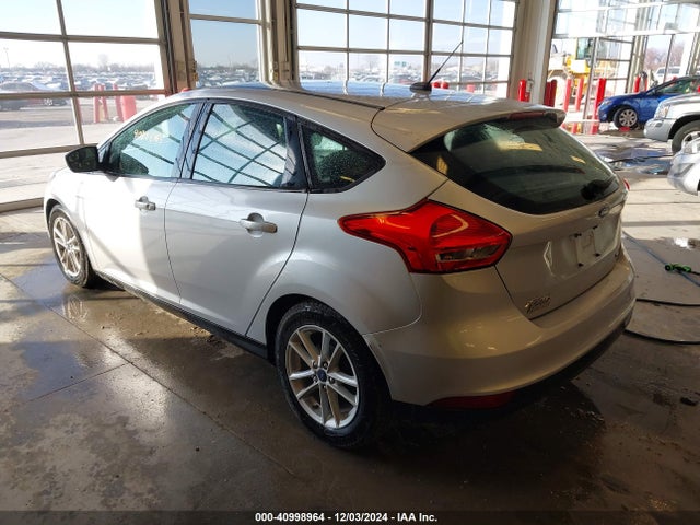 Ford FOCUS SE 2018 1FADP3K27JL326932 Image 3