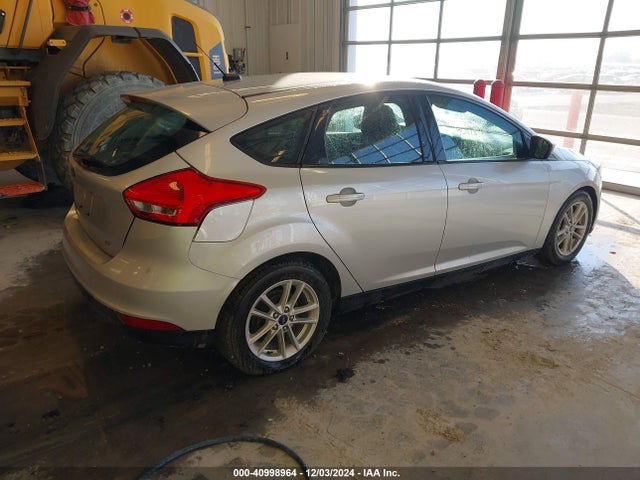 Ford FOCUS SE 2018 1FADP3K27JL326932 Image 4
