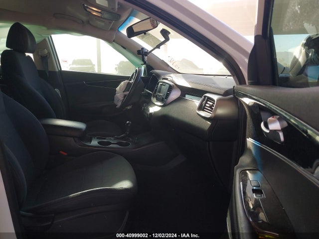 5XYPG4A55JG367791 KIA Sorento 3.3l Lx