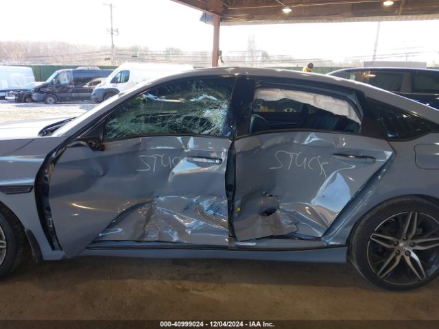 1HGCV2F95NA015676 Honda Accord Touring