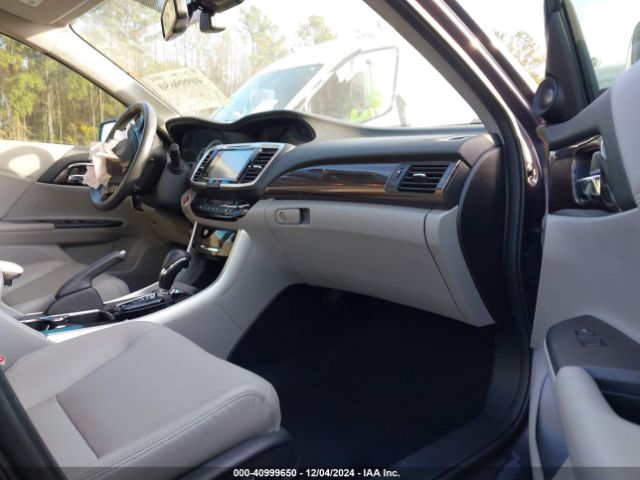 1HGCR3F92GA033002 Honda Accord Touring