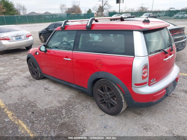 2011 MINI COOPER CLUBMAN WMWZF3C50BTX82443 Photo 2