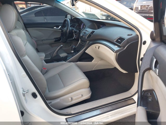 40999686 :رقم المزاد ، JH4CU2F61BC002722 vin ، 2011 Acura Tsx 2.4 مزاد بيع