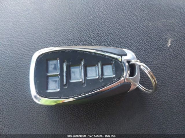 2GNAXKEV9K6303909 Chevrolet EQUINOX LT