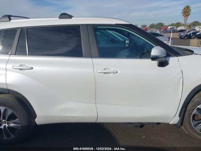 Toyota Highlander Xle 2023 5TDKDRAH9PS005632 Image 13
