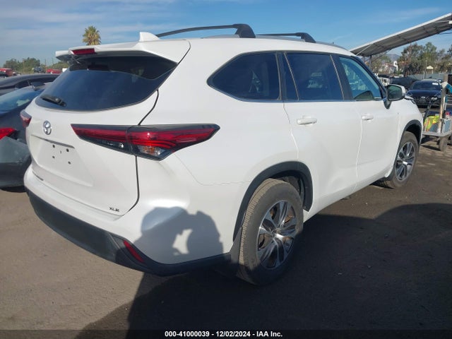 Toyota Highlander Xle 2023 5TDKDRAH9PS005632 Image 4