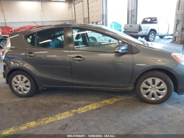 JTDKDTB30E1572287 Toyota Prius C Two