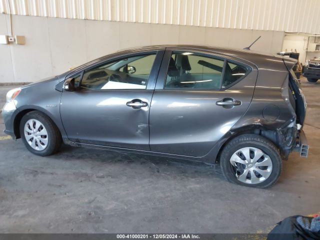 JTDKDTB30E1572287 Toyota Prius C Two