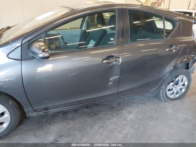 JTDKDTB30E1572287 Toyota Prius C Two
