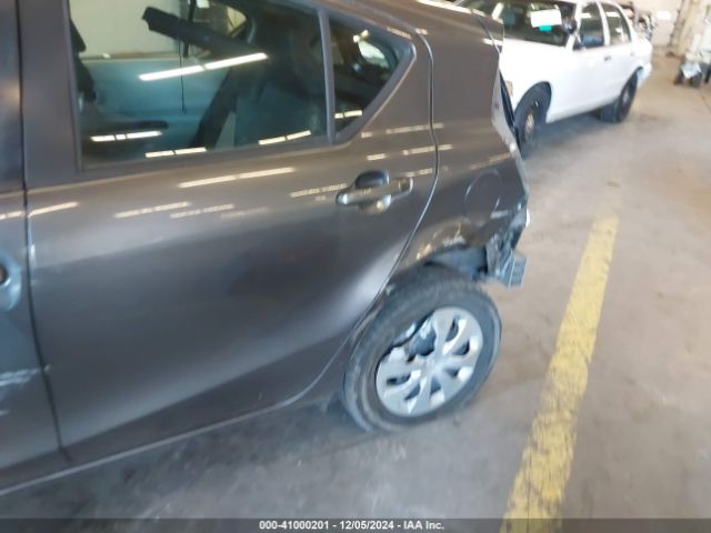 JTDKDTB30E1572287 Toyota Prius C Two