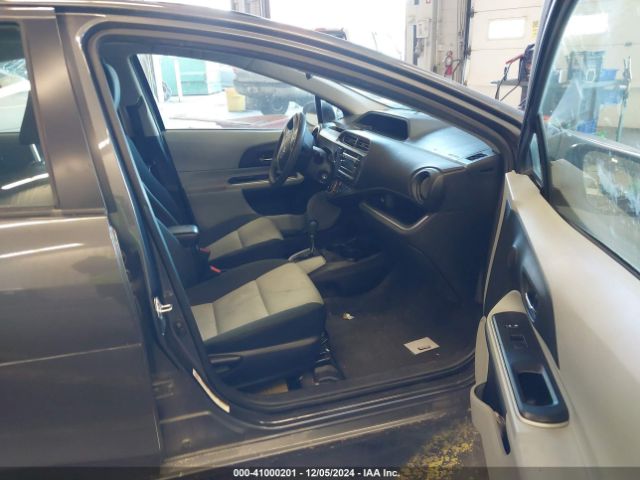 JTDKDTB30E1572287 Toyota Prius C Two