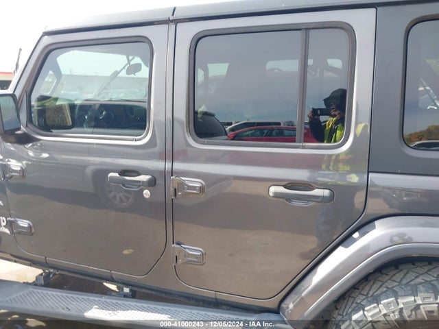 1C4HJXEN2KW516244 Jeep Wrangler Unlimited Sahara 4x4