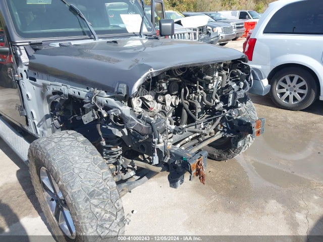 1C4HJXEN2KW516244 Jeep Wrangler Unlimited Sahara 4x4