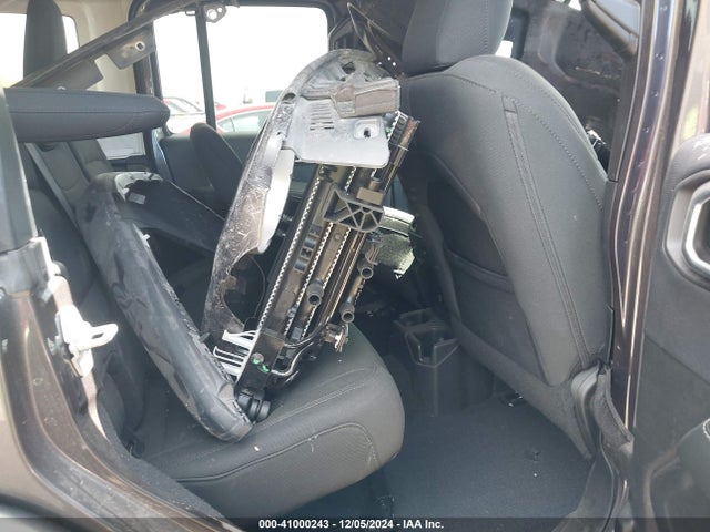 1C4HJXEN2KW516244 Jeep Wrangler Unlimited Sahara 4x4