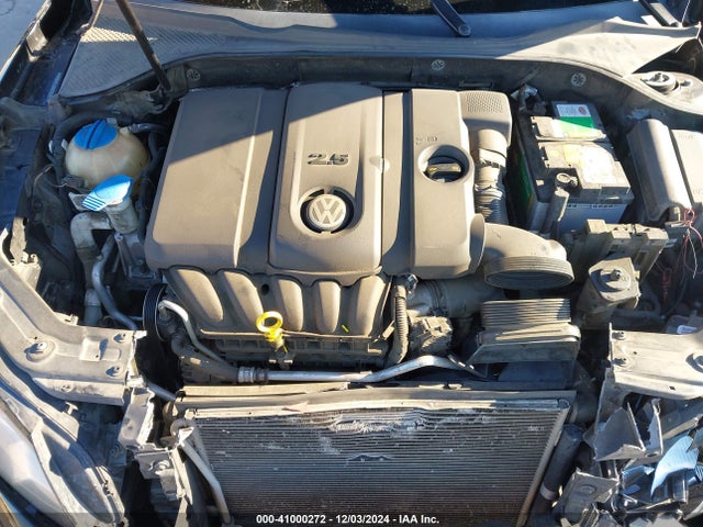 1VWAP7A36EC022671 Volkswagen Passat 2.5l Wolfsburg Edition