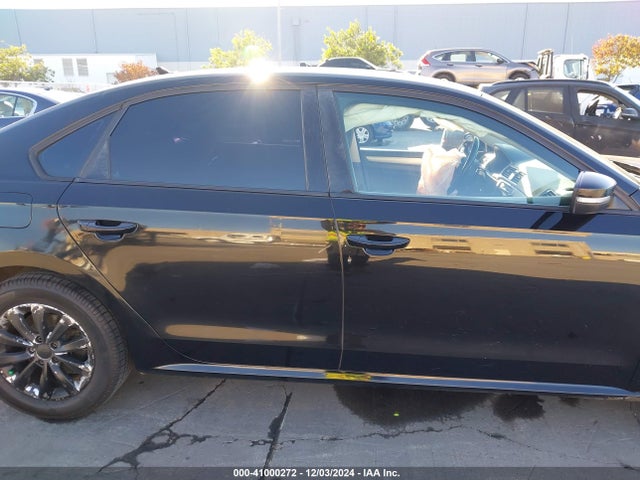1VWAP7A36EC022671 Volkswagen Passat 2.5l Wolfsburg Edition