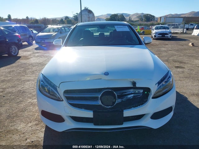 55SWF4JB2FU090227 Mercedes-Benz C 300 Luxury/sport