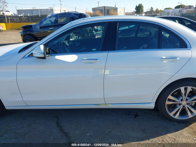 55SWF4JB2FU090227 Mercedes-Benz C 300 Luxury/sport