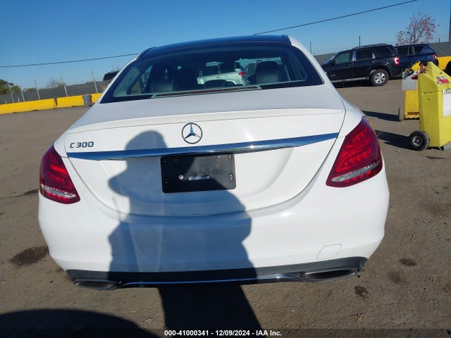 55SWF4JB2FU090227 Mercedes-Benz C 300 Luxury/sport