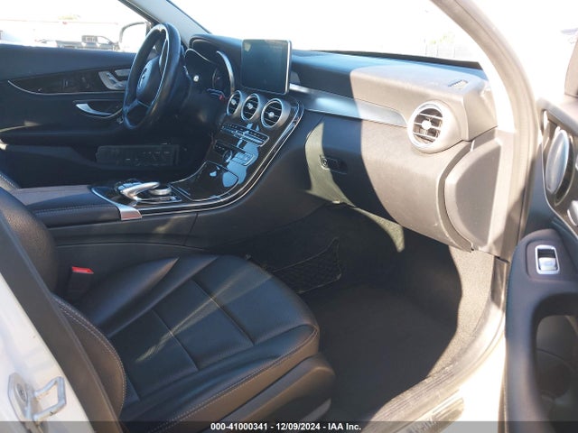 55SWF4JB2FU090227 Mercedes-Benz C 300 Luxury/sport
