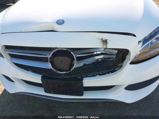 55SWF4JB2FU090227 Mercedes-Benz C 300 Luxury/sport