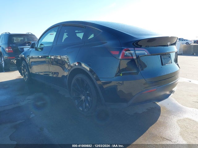 2022 TESLA MODEL Y 7SAYGDEE7NA003805 Photo 2