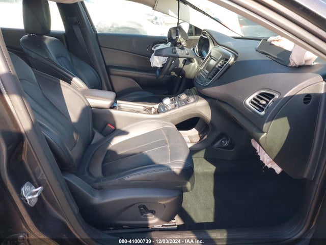Chrysler 200 C 2015 1C3CCCCG9FN647902 Image 5