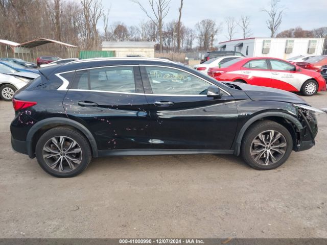 SJKCH5CR6HA023928 Infiniti Qx30 Premium