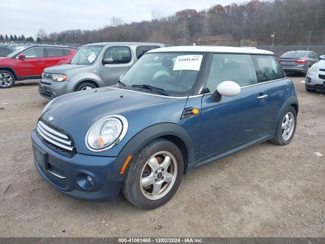 2011 MINI COOPER WMWSU3C55BT095322 Photo 1