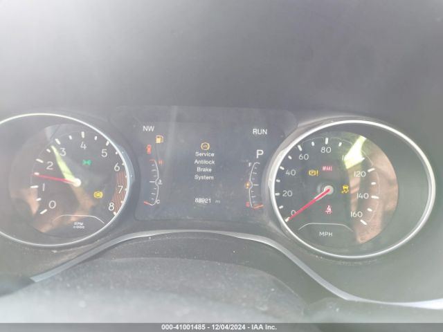 3C4NJCBB9JT105885 Jeep Compass Latitude Fwd
