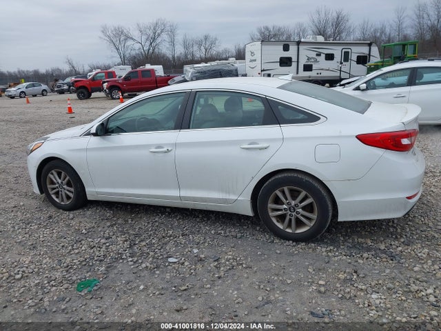 Hyundai Sonata 2016 5NPE24AF3GH416924 Image 14