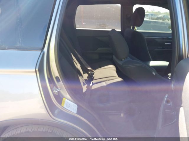 JA4AD3A38JZ018708 Mitsubishi Outlander Le