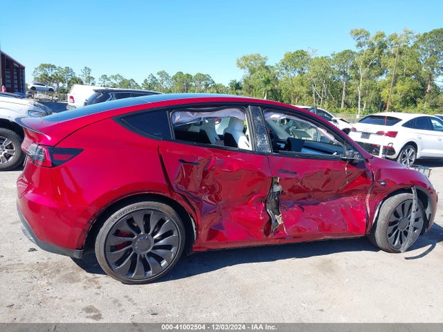 Tesla Model Y Performance Dual Motor All-wheel Drive 2024 7SAYGDEF5RF044807 Image 13