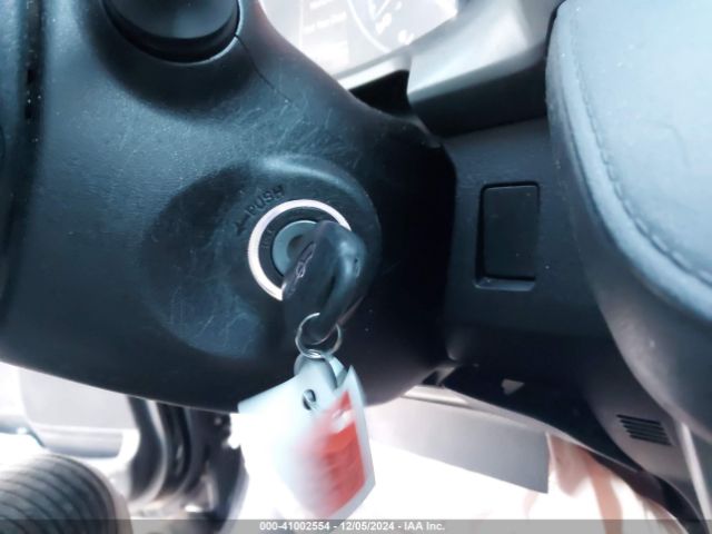 2T3ZFREV6HW346513 Toyota RAV4 LE