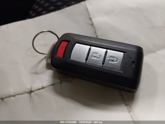 JA4AZ3A3XJZ004360 Mitsubishi Outlander Se