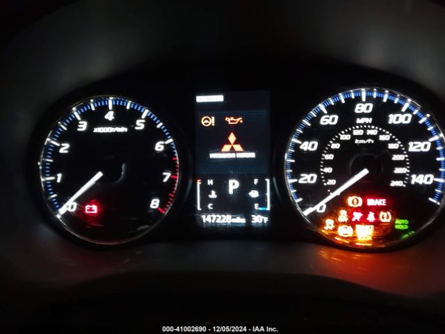 JA4AZ3A3XJZ004360 Mitsubishi Outlander Se