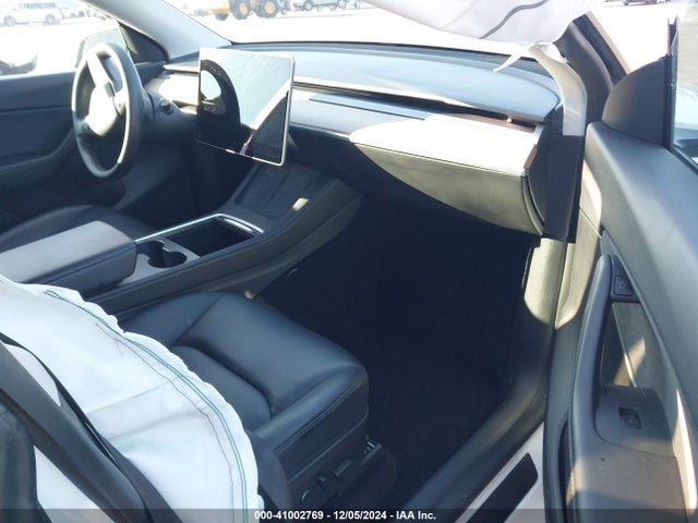 2021 TESLA MODEL Y 5YJYGDEE1MF174869 Photo 4