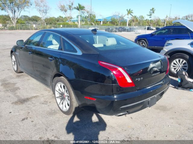 2016 JAGUAR XJ SAJWA2G75G8V99710 Photo 2