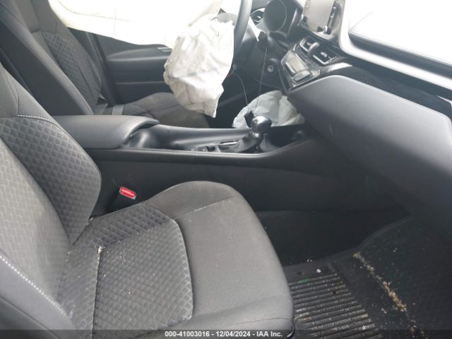 NMTKHMBX6LR104270 Toyota C-HR LE