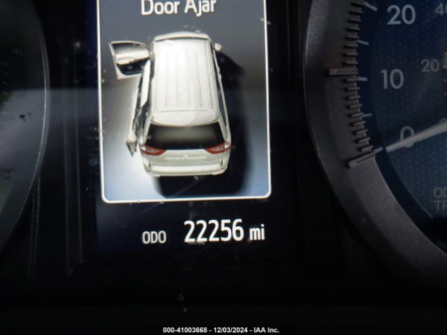 5TDKZ3DC6LS050925 Toyota SIENNA LE
