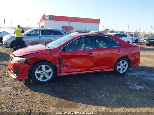 4T1BF1FK2EU856174 Toyota CAMRY SE