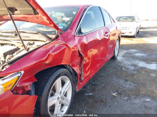 4T1BF1FK2EU856174 Toyota CAMRY SE